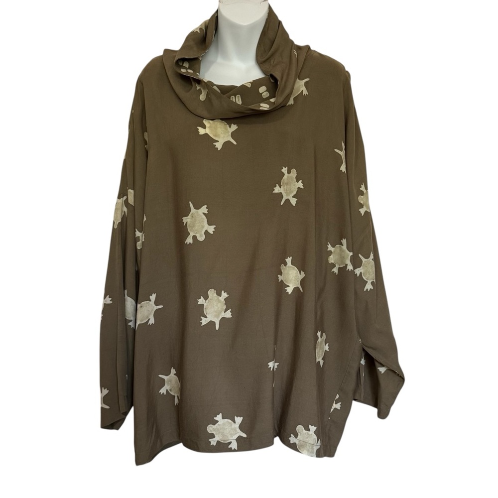 Back East Santa Barbara Vintage Turtle Print Blouse